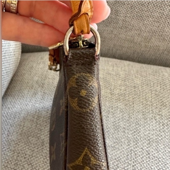 Louis Vuitton Brown Monogram Crossbody Bag with Gold Chain. Pochette Accessories - Picture 2 of 14
